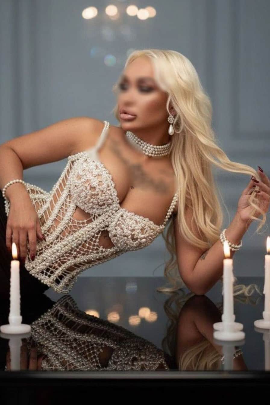 Леона